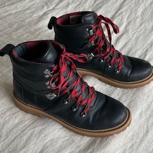 TOMS hiking boots 6.5 flannel plaid